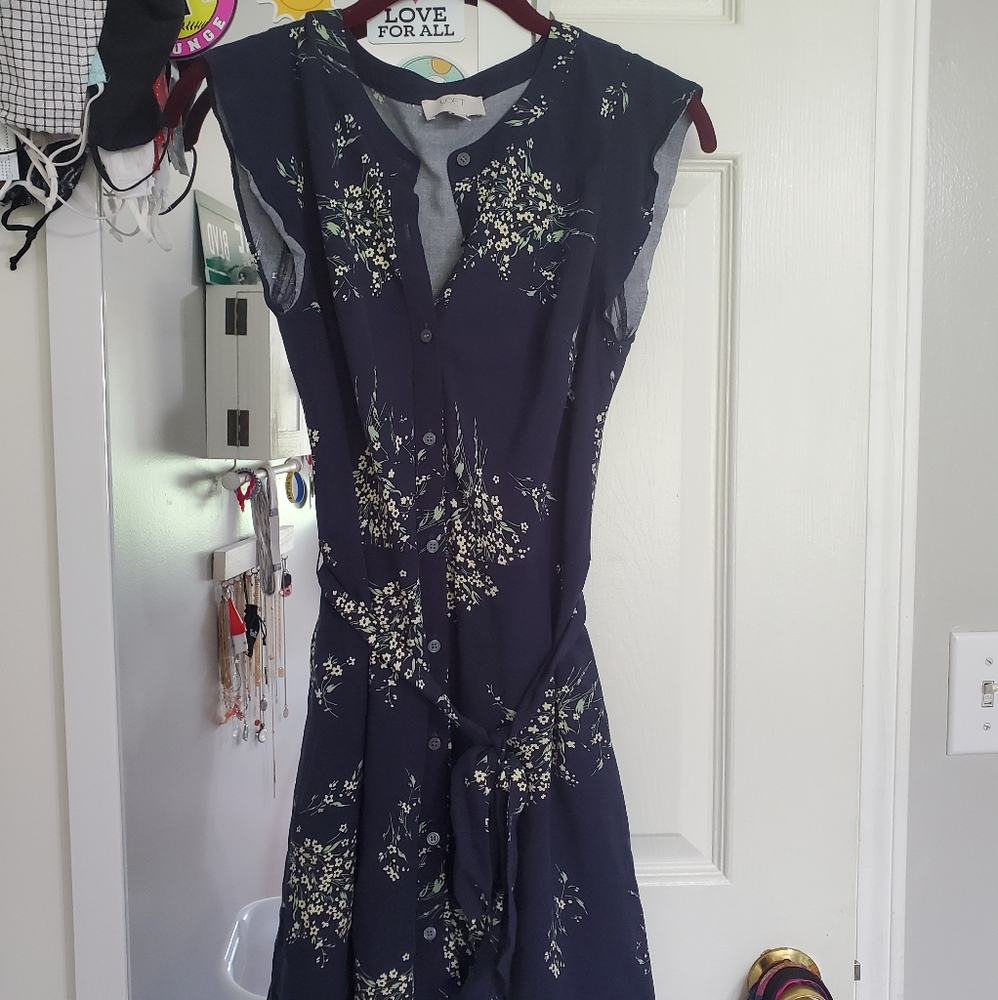 Nevee worn flowy tie waist dress